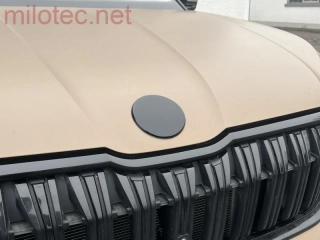 kat.č. 965 04 - Kryt emblému - přední, černý lesklý "klavírlak" , Kodiaq I., Kodiaq I. Facelift
